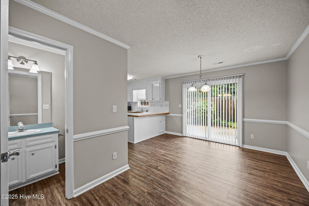 3915 Sterling Pointe Dr Winterville, NC 28590