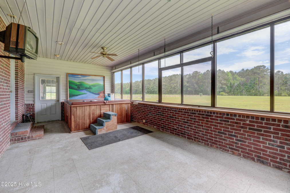 15554 Us Highway 421 Burgaw, NC 28425
