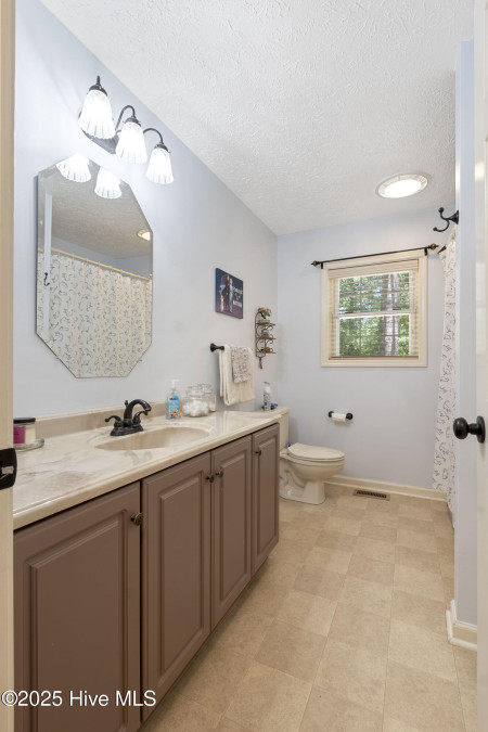 6044 Saint Andrews Dr Sanford, NC 27332