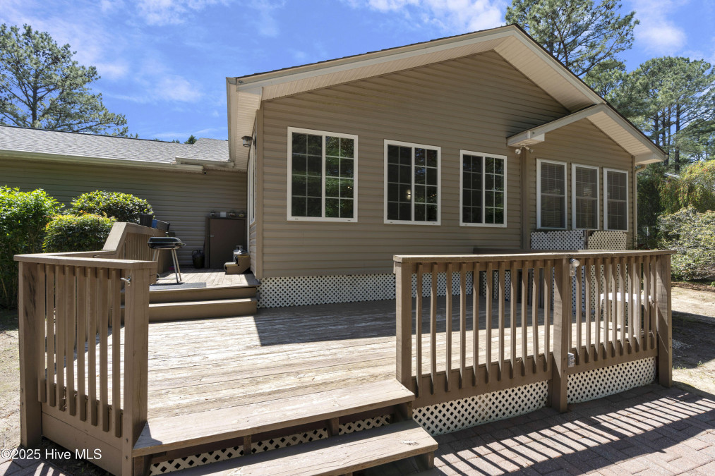 6044 Saint Andrews Dr Sanford, NC 27332