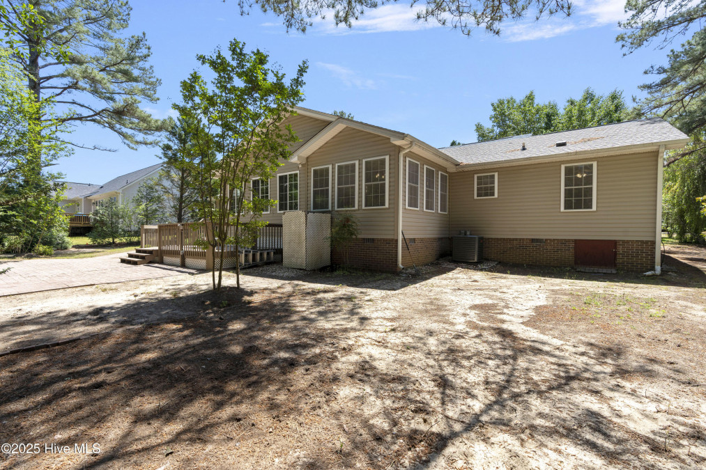 6044 Saint Andrews Dr Sanford, NC 27332