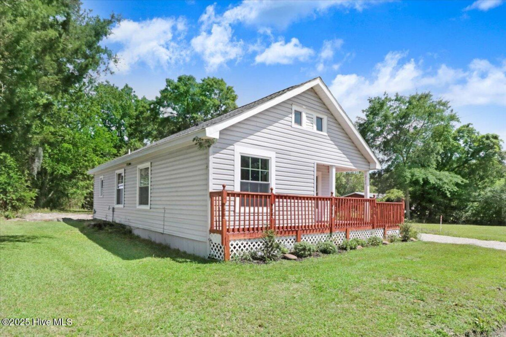 226 Fulcher Landing Rd Sneads Ferry, NC 28460