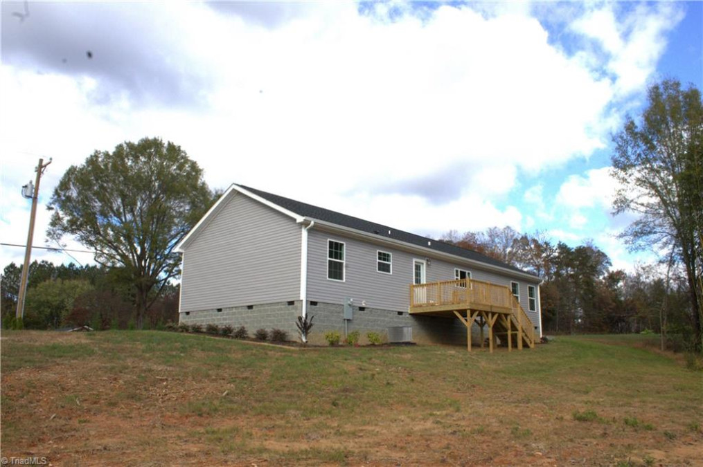 1436 Nc Highway 65 Reidsville, NC 27320