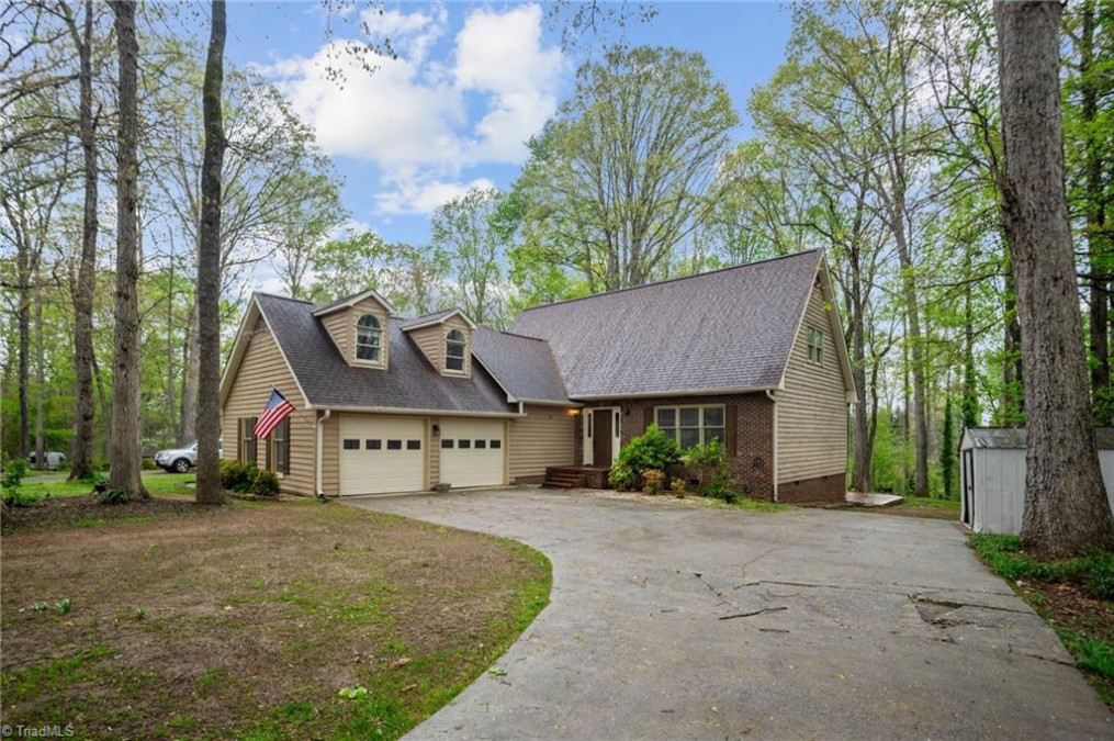 102 Wood Pointe Ct Lexington, NC 27295