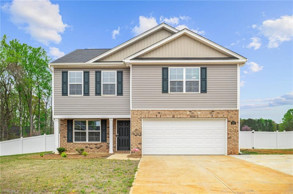 202 Hickory View Ln Lexington, NC 27292