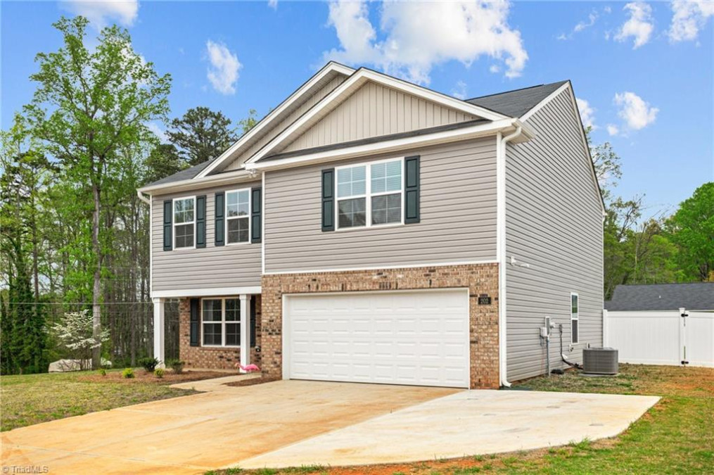 202 Hickory View Ln Lexington, NC 27292