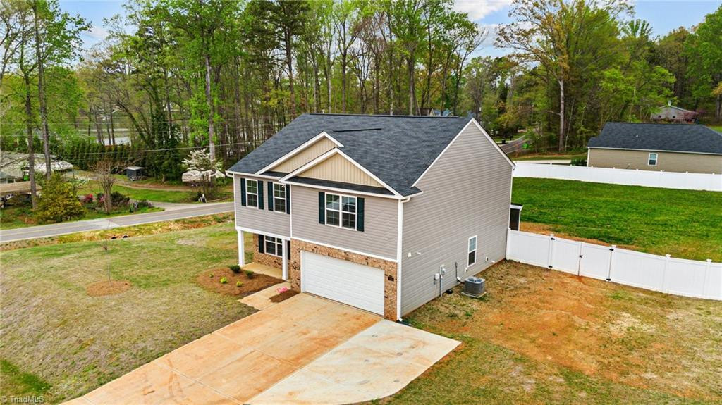 202 Hickory View Ln Lexington, NC 27292