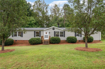 4690 Iron Weed Dr Mcleansville, NC 27301