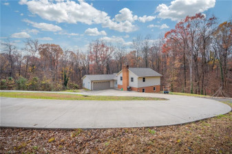 160 Overlook Dr Thomasville, NC 27360