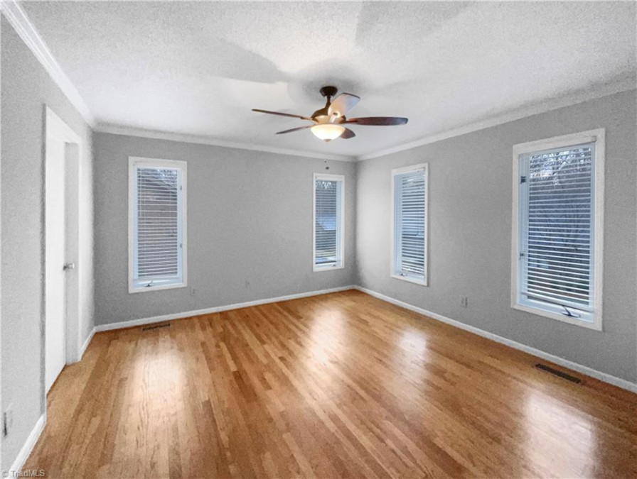 204 Barrington Pl Winston Salem, NC 27104