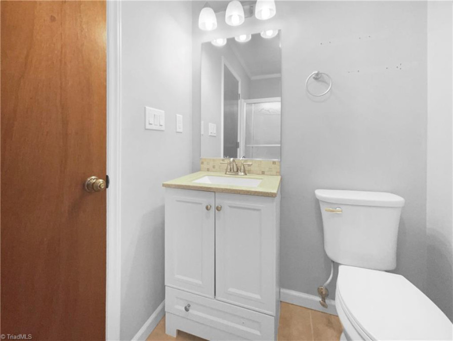 204 Barrington Pl Winston Salem, NC 27104