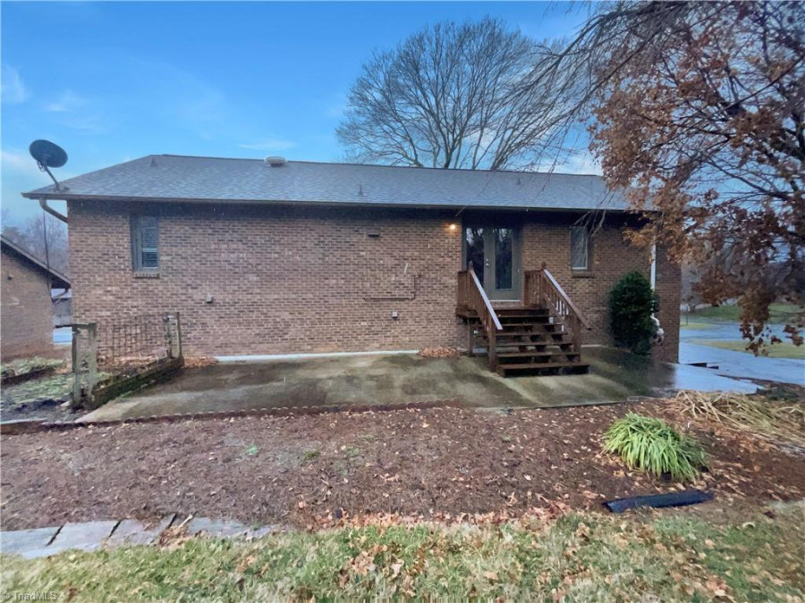 204 Barrington Pl Winston Salem, NC 27104