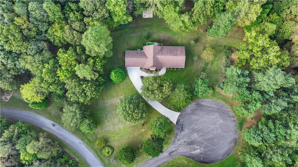 1002 Curtis Ln Pilot Mountain, NC 27041