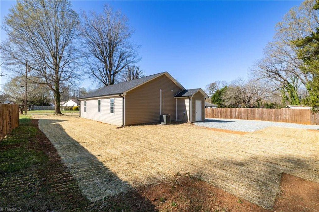 208 Circle Dr Gibsonville, NC 27249