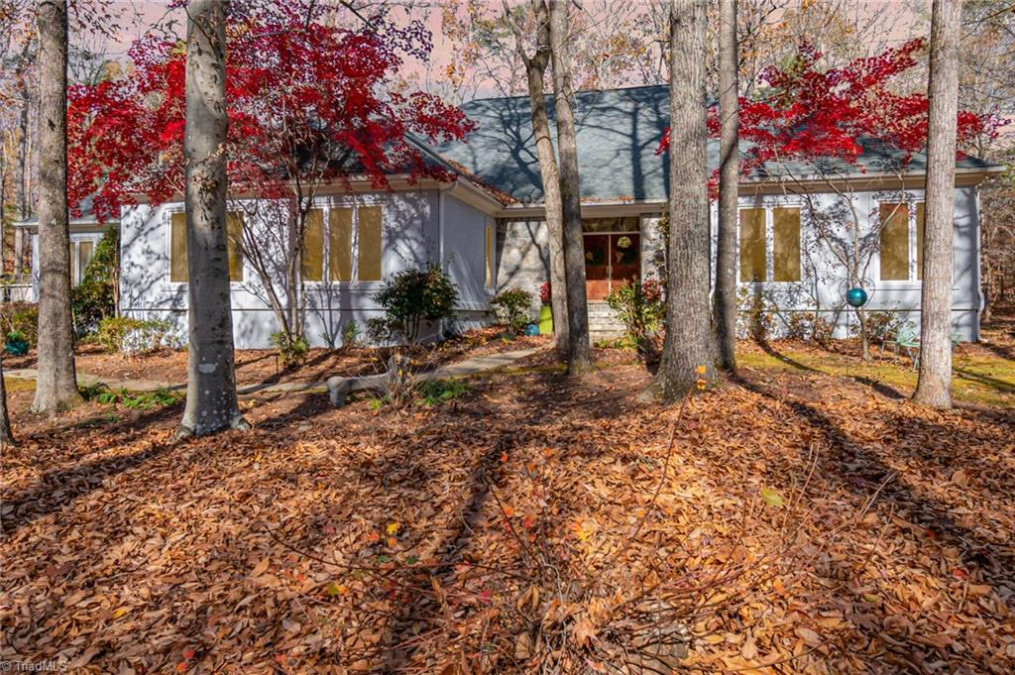 2400 Hunters Crossing Trl Summerfield, NC 27358