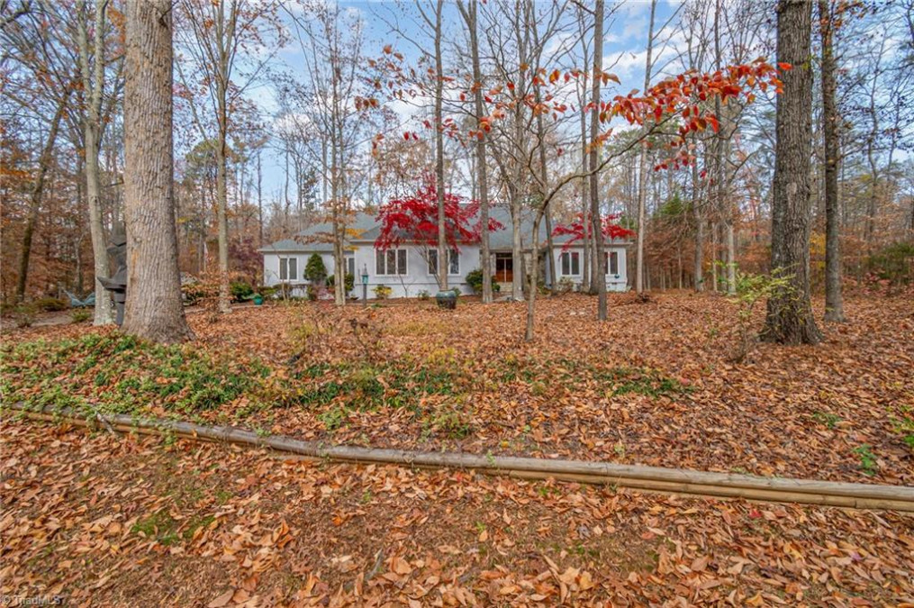 2400 Hunters Crossing Trl Summerfield, NC 27358