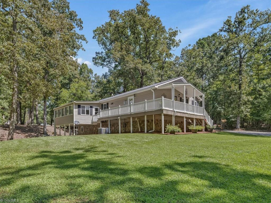 186 Badin Shore Cir New London, NC 28127