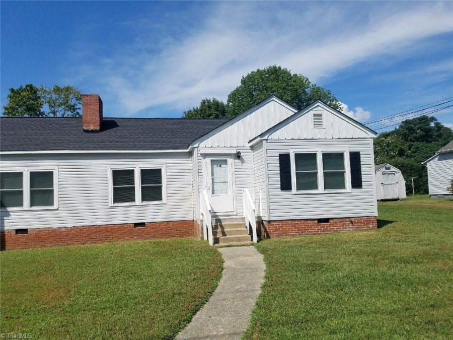 208 Oak Ave Lexington, NC 27292