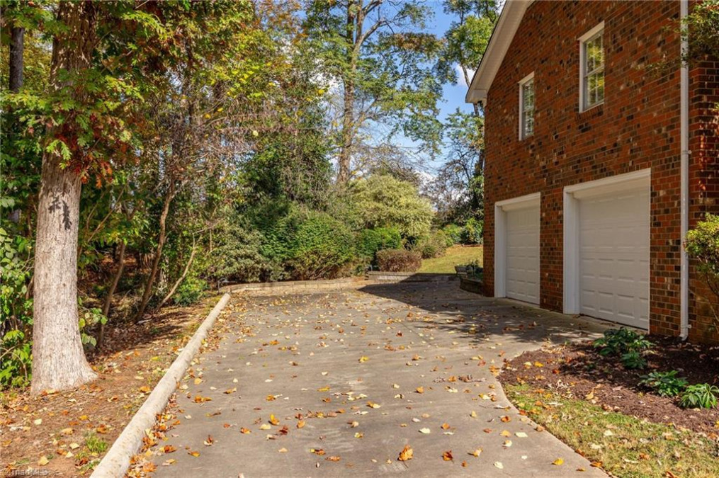 3821 Quail Run Ln Burlington, NC 27215